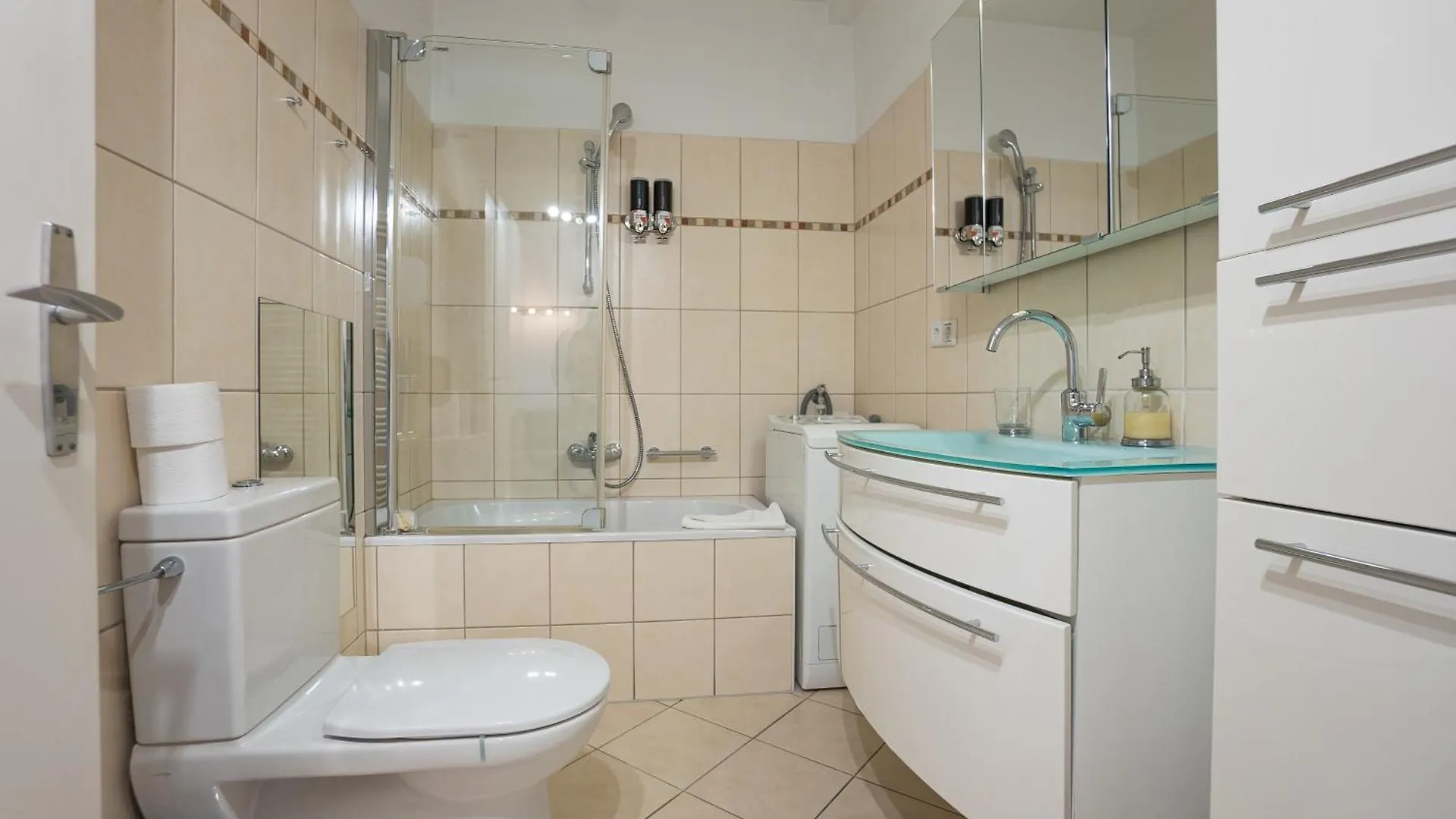 Apartment With A Private Terrace Located Right Near Belvedere Castle, 15 Minutes Away From Stephansdom Wien Österreich