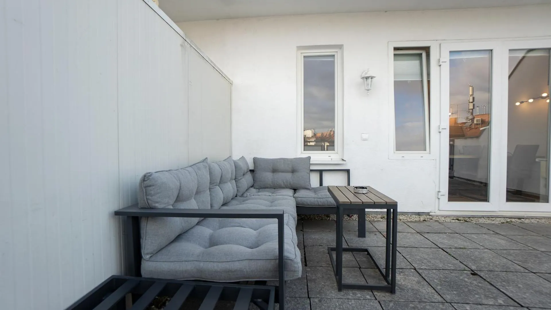 Apartment With A Private Terrace Located Right Near Belvedere Castle, 15 Minutes Away From Stephansdom Wien