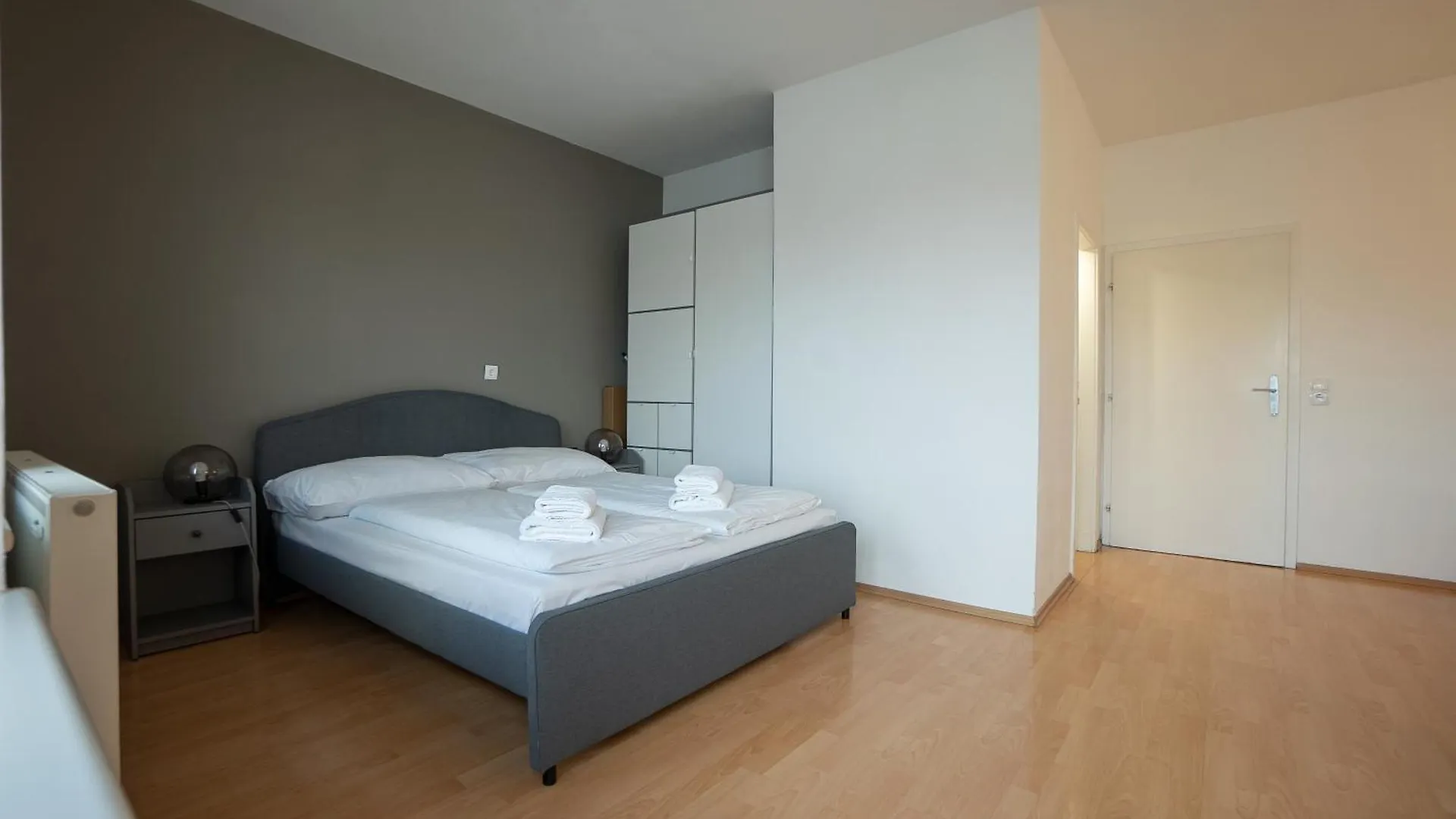 Apartment With A Private Terrace Located Right Near Belvedere Castle, 15 Minutes Away From Stephansdom Wien