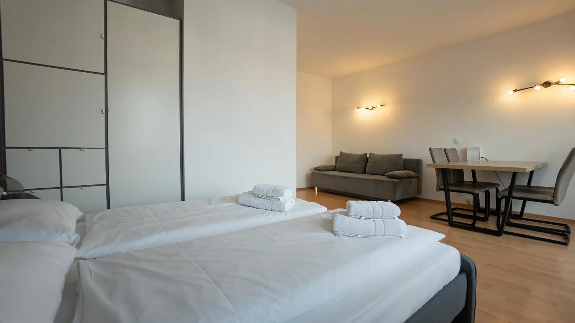 Belvedere Terrace Apartment: Central Vienna Retreat